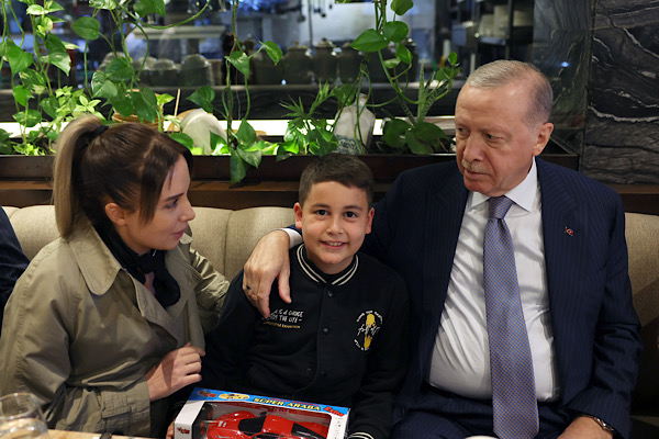 Cumhurbaşkanı Erdoğan, vatandaşlarla sohbet etti