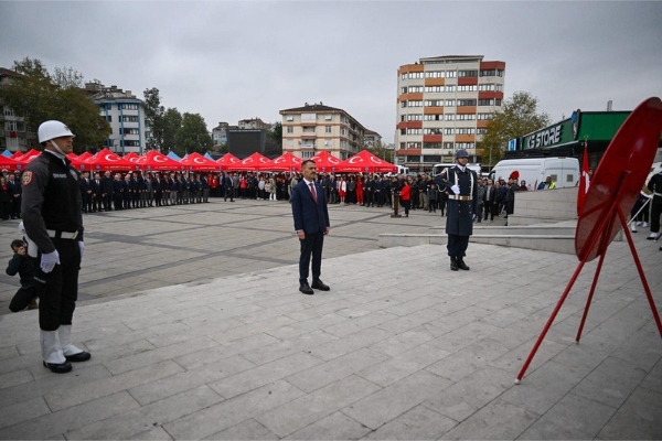 Kocaeli’de Cumhuriyet Bayramı kutlamaları çelenk töreniyle başladı 