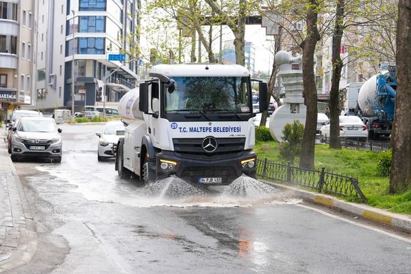 Maltepe’de bahar temizliği çalışmaları Küçükyalı’da sürdürüldü