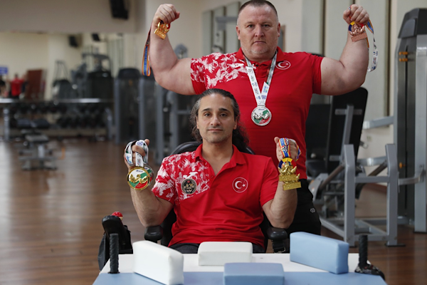 Bağcılar sporcuları, Bilek Güreşi Dünya Şampiyonası’nda madalya kazandı