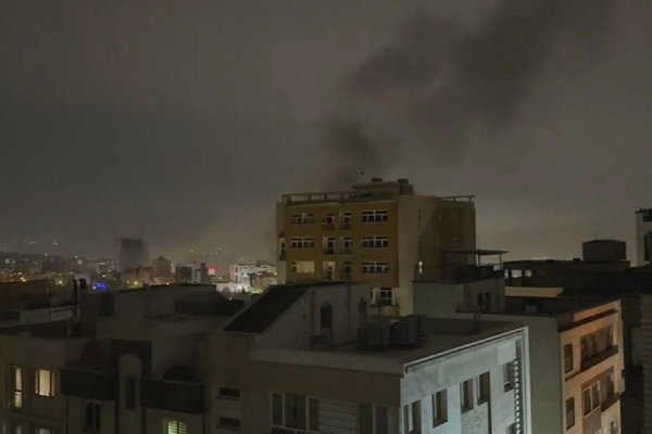 İran'ın başkenti Tahran'da patlamalar meydana geldi