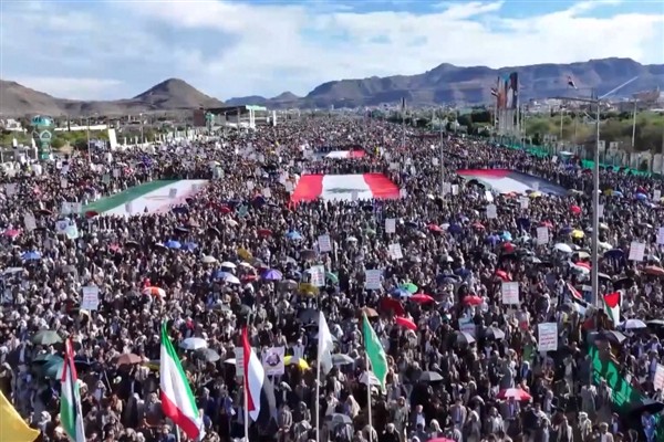 Yemen’de İran ve Lübnan’a destek gösterisi