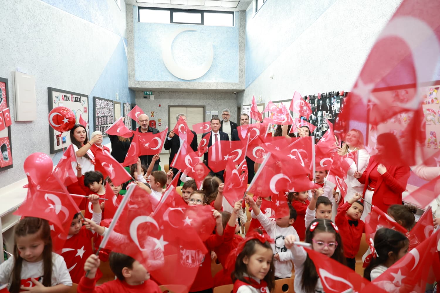 Cumhuriyet heyecanına Gölcük'ün kreşleri de dahil oldu