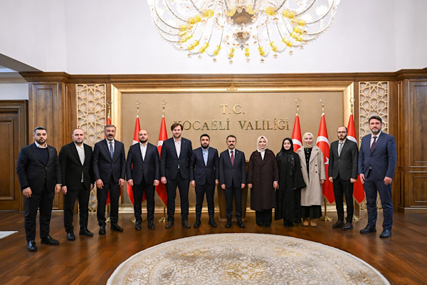 TÜGVA heyeti Kocaeli Valisi Aktaş'ı ziyaret etti