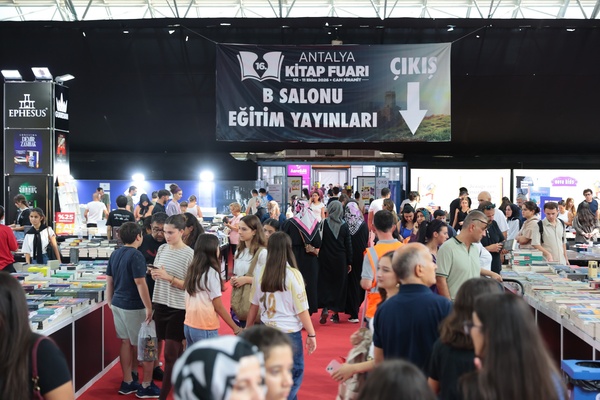 Başkan Vekili Özdemir: Antalya Kitap Fuarı’nda yeni rekor