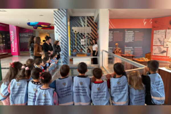 Öğrenciler, Eskişehir Bilim Deney Merkezi ve Uzay Evi’ni ziyaret etti