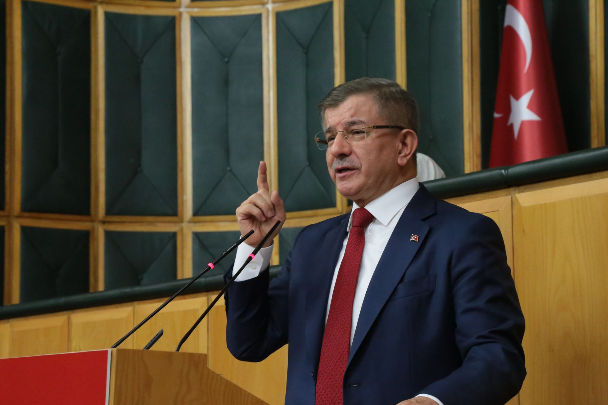 Davutoğlu’ndan Katar Emiri Hamas al-Thani için taziye mesajı 