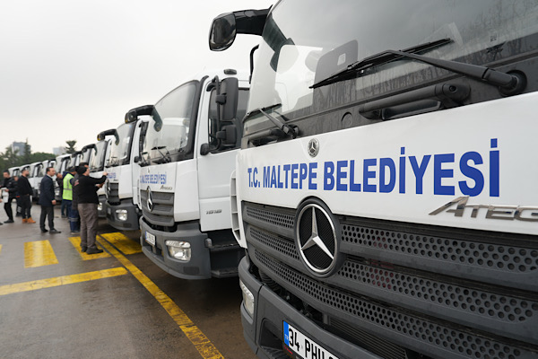 Maltepe Belediyesi'nin temizlik filosu 40 yeni araçla yenilendi