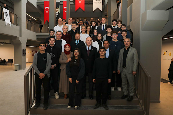 Başkan Özlü, Kariyer Günleri Söyleşisi’nde öğrencilerle buluştu