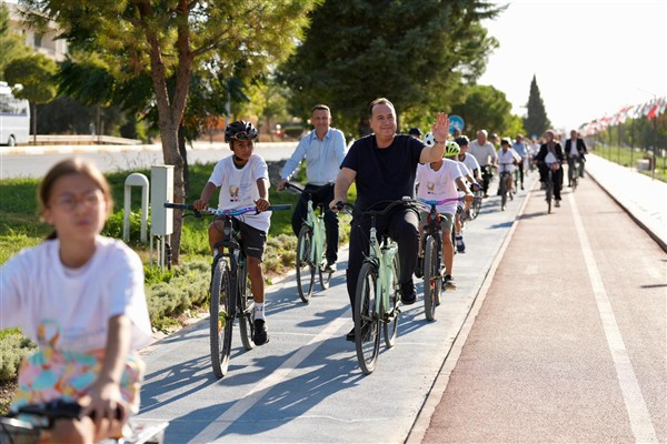 Akhisarlılar sağlıklı yaşam için pedal çevirdi
