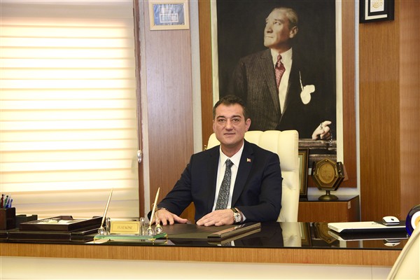 Başkan Köse: Tiyatro, soru soran, cevap arayan bir sahne gösterisidir