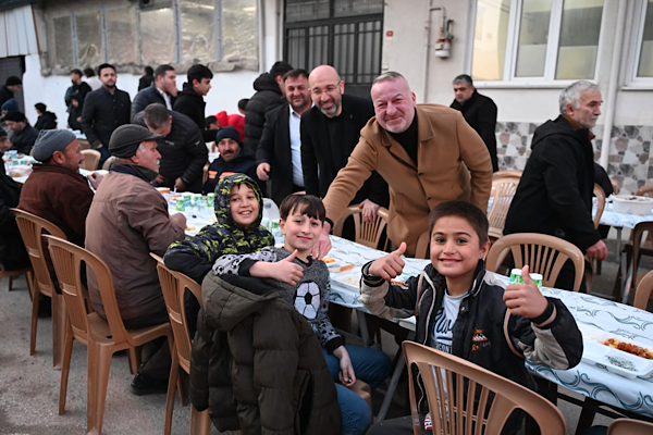 Karacabey’de sokak iftarı