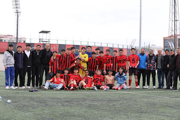 Van Büyükşehir Belediyespor U-15 Futbol Takımı, şampiyon oldu