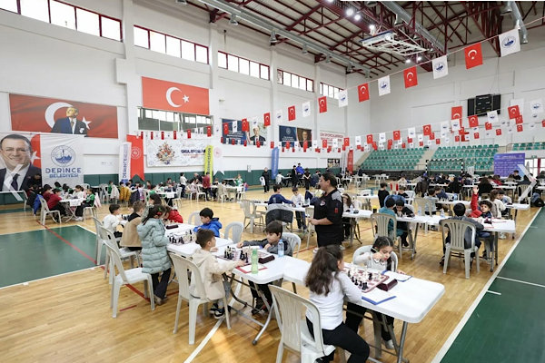 Derince’de 5. Geleneksel Satranç Turnuvası düzenlendi