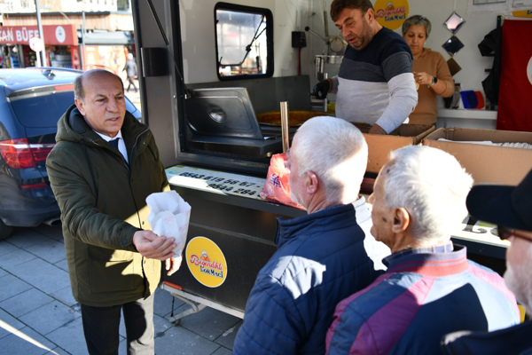Keşan’da Miraç Kandili dolayısıyla lokma dağıtıldı 