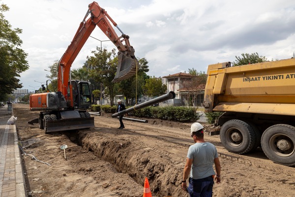 İZSU Bergama’da taşkın riskini azaltacak altyapı çalışması yapıyor