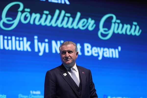 Bak: Gençlerimiz için var gücümüzle çalışmaya devam ediyoruz
