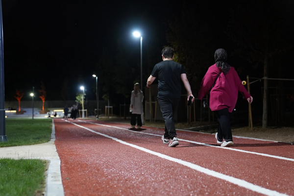 Düzce'de Merkez Park yürüyüş alanı vatandaşların kullanımına açıldı