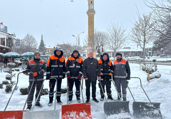 Çorum'da karla mücadele çalışmaları devam etti