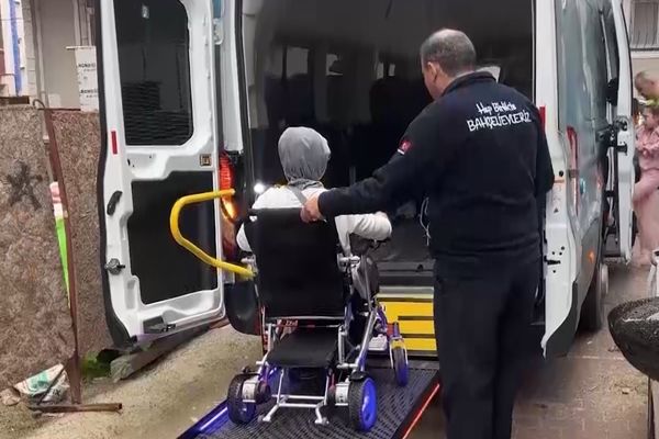 Bahçelievler Belediyesinden özel gereksinimli bireylere Boğaz turu