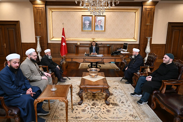 Körfez Osmanlı İlim ve Kültür Derneği Başkanı Kızıl Vali Aktaş’ı ziyaret etti