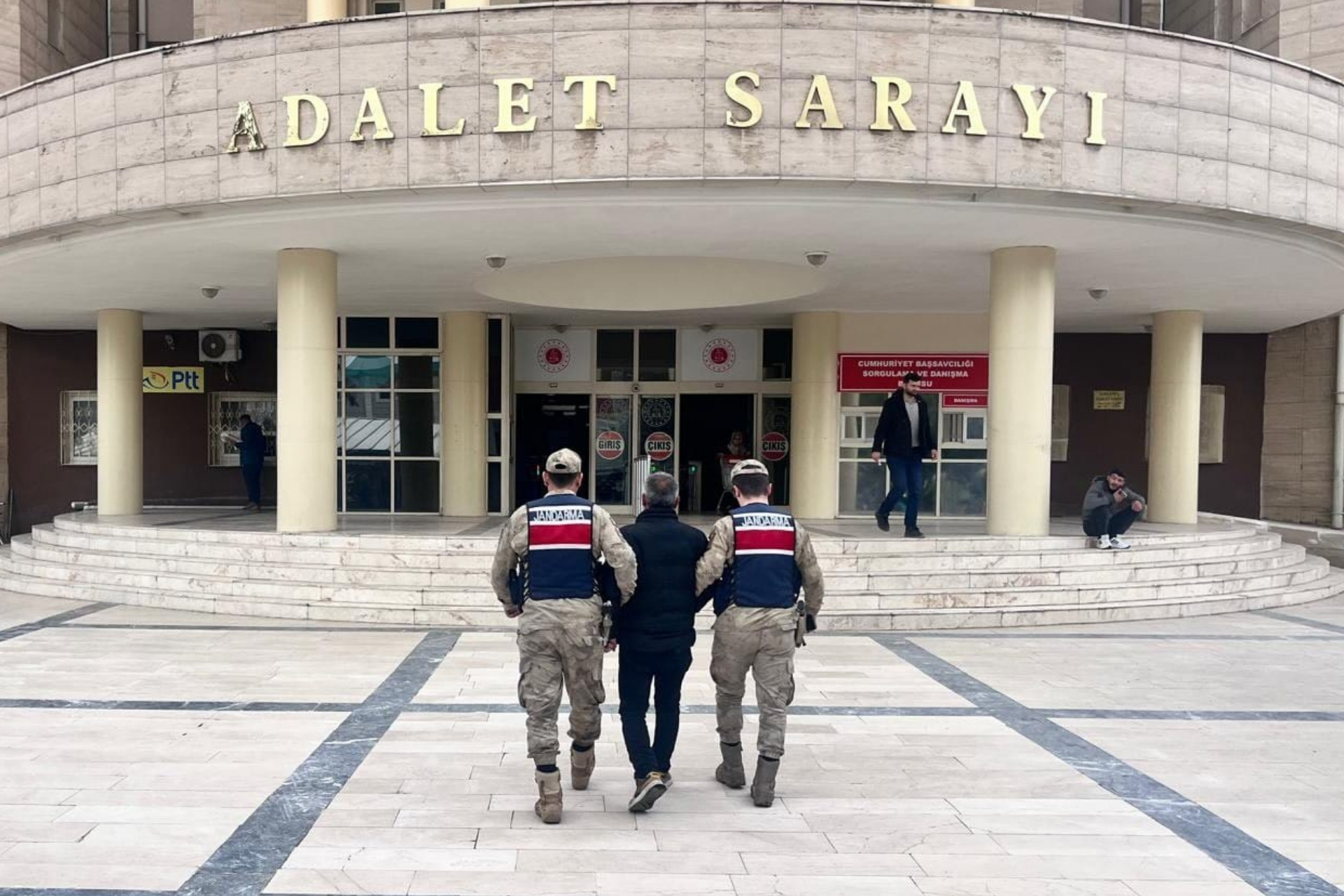 Şanlıurfa’da dolandırıcılıktan aranan şahıs yakalandı