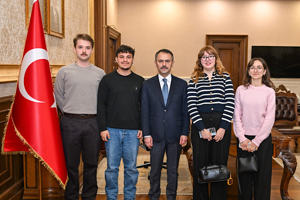 Kocaeli Üniversitesi öğrenci kulüplerinden Vali Aktaş'a ziyaret