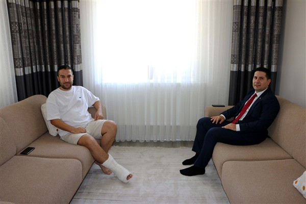 Özdemir’den 15 Temmuz gecesi ilk müdahaleyi yaptığı gaziye ziyaret