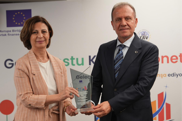 ''Genç Dostu Kent İyi Yönetişim Teşvik Ödülü'' Eskişehir’e verildi