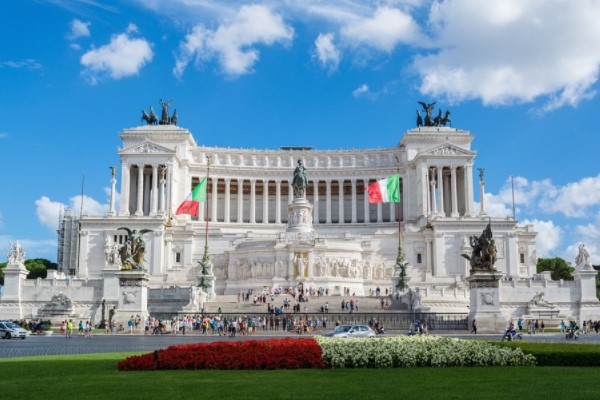 Crosetto: Katar, bölgesel istikrar için önemli bir aktör