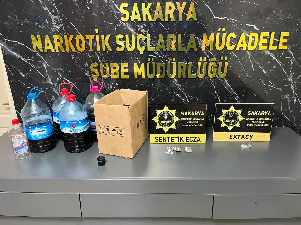 Tehdit amaçlı paylaşımlar yapan kişiye operasyon: 11 litre kaçak alkol ele geçirildi