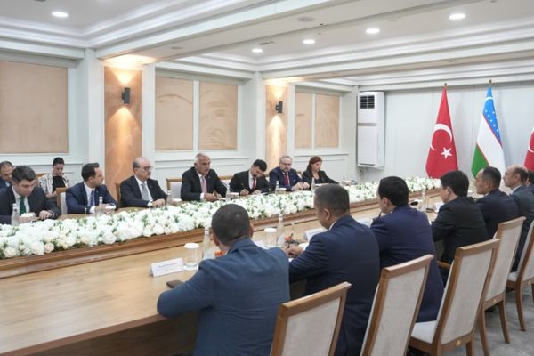 Bakan Ersoy, Özbekistan’ın bağımsızlığının 35. yıl dönümünde Taşkent’te