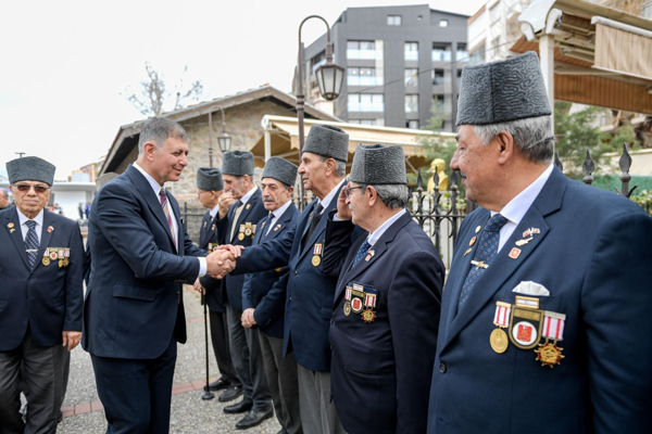 Başkan Tugay'dan şehit aileleri ve gazilere bayram ziyareti
