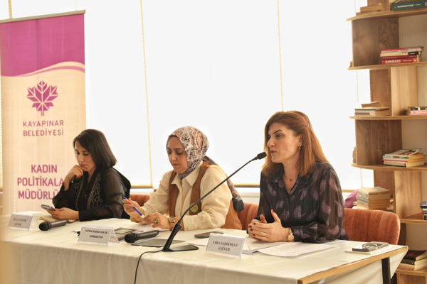 Kayapınar’da 'Dil Mücadelesi ve Kadınların Rolü' paneli düzenlendi