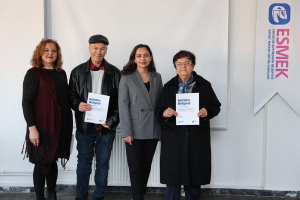 Eskişehir Mutluluk Atölyesi'nde katılım belgeleri verildi