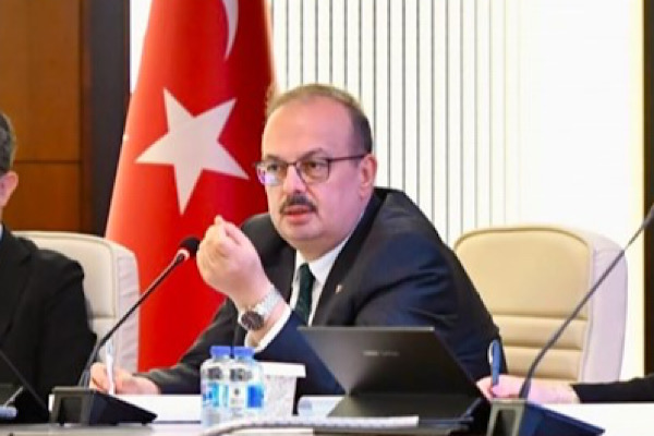 Ankara Valisi Canbolat, ziyaretçilerini makamında kabul etti