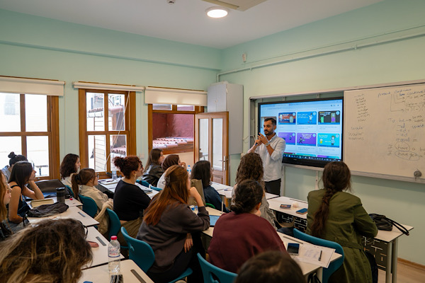 İBB Gençlik Ofisleri'nde 2026 yılının ilk eğitim dönemi başladı
