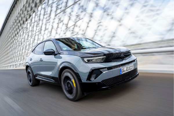 Opel’in En Hızlı Elektriklisi Mokka GSE Türkiye’de