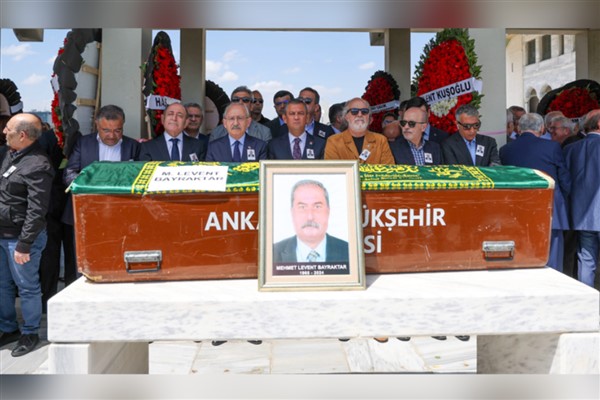 Özel, CHP TBMM Grup Müdürü Bayraktar’ın cenaze törenine katıldı