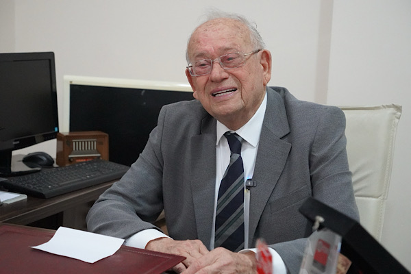 İznik’in 61 yıllık diş hekimi Ünal Güngör belgeselleştirildi