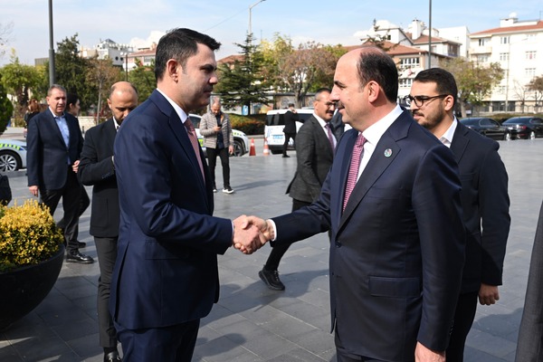 Bakan Kurum, Konya Büyükşehir Belediye Başkanı Altay’ı ziyaret etti