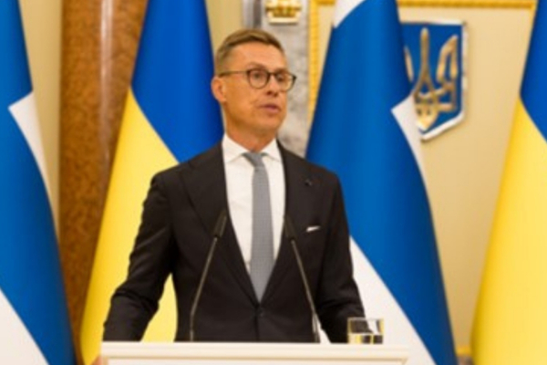 Stubb, Paralimpik sporcuları sarayda ağırladı