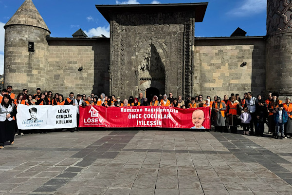 LÖSEV gençlerinden Erzurum'da ve Erzincan'da farkındalık etkinliği