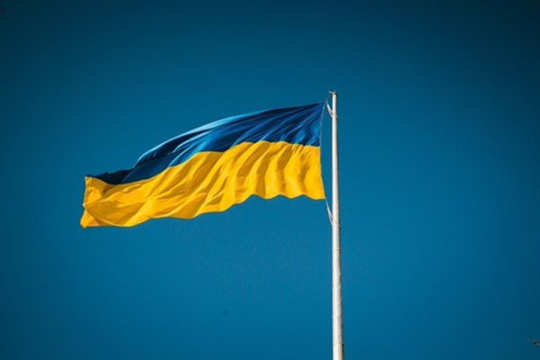 Kiev’de Ukrayna Dışişleri Bakanlığı binası yakın patlamalarda hasar gördü