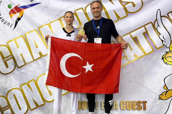 İzmirli tekvandoculardan Avrupa’da üç madalya