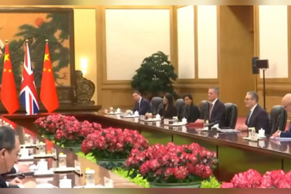 Trump Starmer'ın Çin ile ilişkileri yeniden başlatmasının 