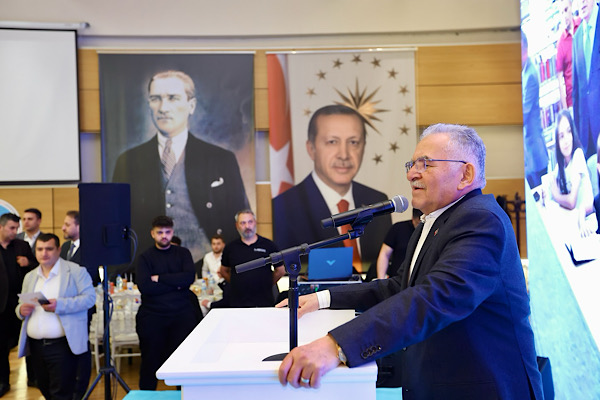 Başkan Büyükkılıç, Kayserili gençlerle iftar sofrasında buluştu