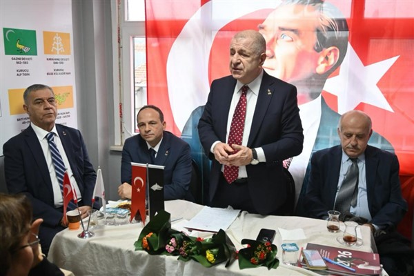 Zafer Partisi Genel Başkanı Özdağ, Eyüpsultan ilçe başkanlığının açılışına katıldı