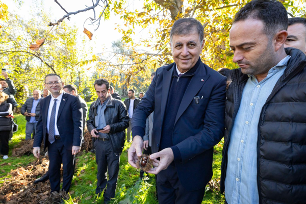Başkan Tugay, kestane üreticileriyle buluştu