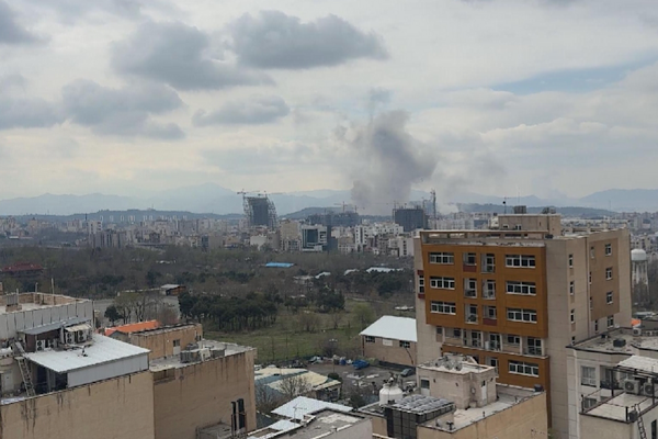 İran'ın başkenti Tahran'a büyük ölçekli hava saldırıları düzenlendi
